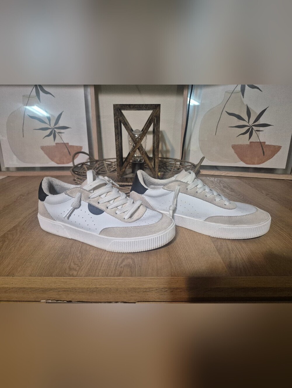 Reef Low-Profile White Sneakers with Gray and Black Accents